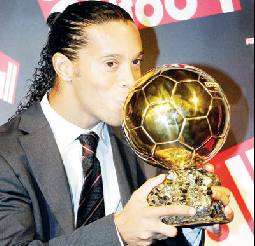 رونالدينيو ببساطة لاعب اوروبا 2005 - جريدة الغد