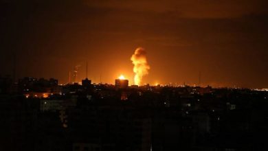 دخان يتصاعد من غزة إثر قصف لقوات الاحتلال