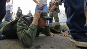  تحاول السلطات منع دخول مواد الإغاثة إلى فنزويلا 