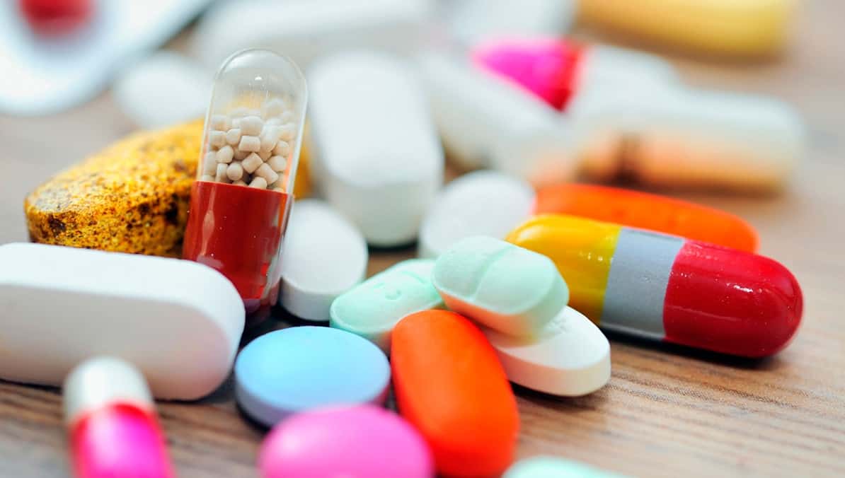 الحكومة تعلن تخفيض أسعار 117 دواء من الادوية الأكثر استهلاكاً