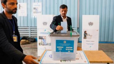 الأفغان يدلون بأصواتهم في انتخابات رئاسية محفوفة بالمخاطر