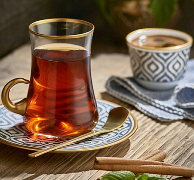 الشاي أم القهوة.. أيهما أفضل لتنشيط الجسم؟