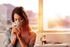 النساء اللاتي يستمتعن باثنين أو 3 فناجين من القهوة يوميا، تكون لديهن دهون أقل