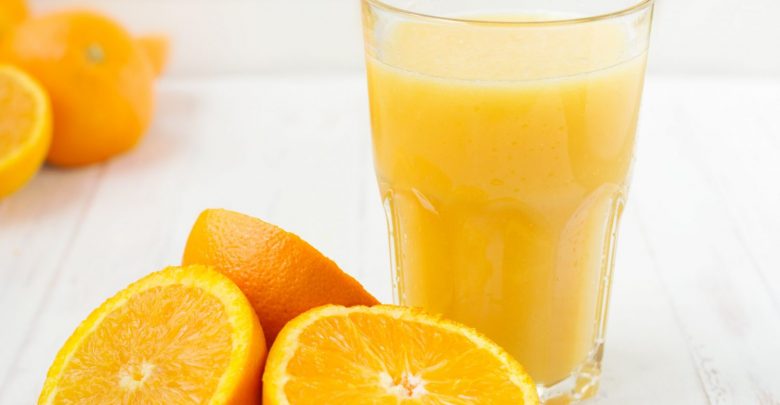 يحتوي متوسط ​​كوب عصير البرتقال على 21غ من السكر.
