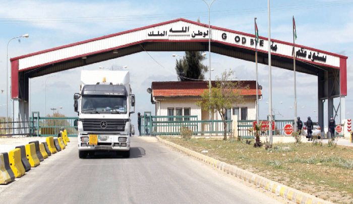 شاحنة تجتاز معبر جابر على الحدود الأردنية السورية- (أرشيفية)