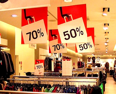 صحيفة الغد | القواسمي: طلب محدود على شراء الملابس والأحذية